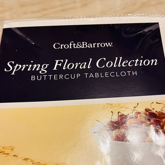 Croft&Barrow Spring Floral Collection Buttercup Round Tablecloth Yellow 70” - Picture 6 of 7